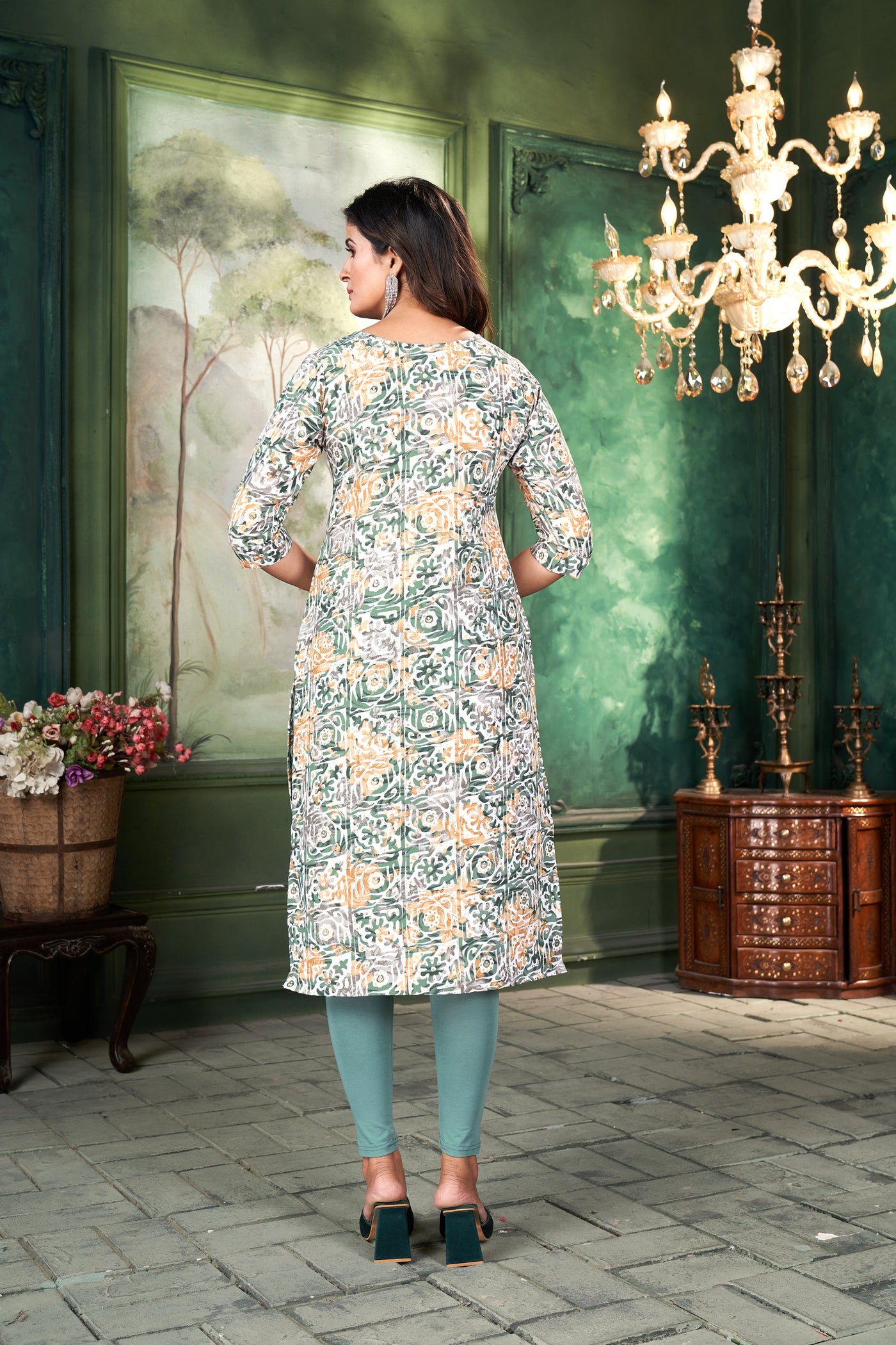 Women Printed Green Cotton Kurti.