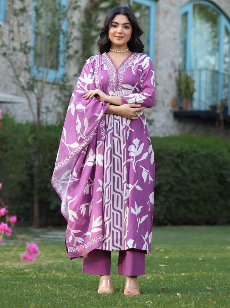 Anarkali kurta set with new style in sanganeri  print