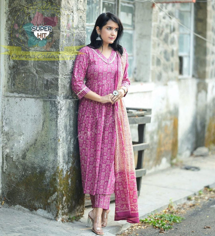 cotton kurta with cotton  pant paired with malmal printed dupatta