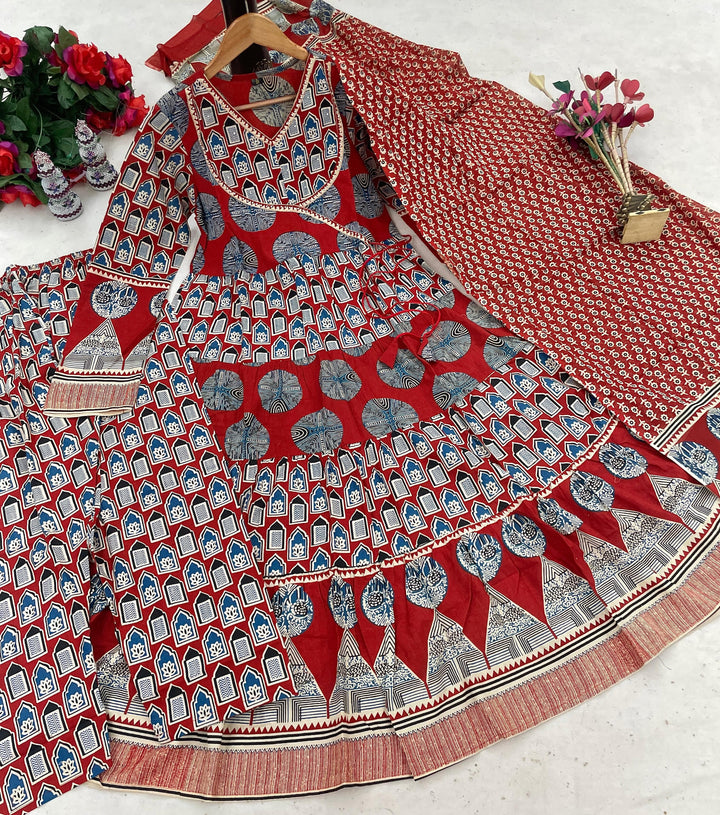 NEW BEAUTIFUL HEAVY FULLY FLAIRD ANARKALI STITCHIED SUIT SET