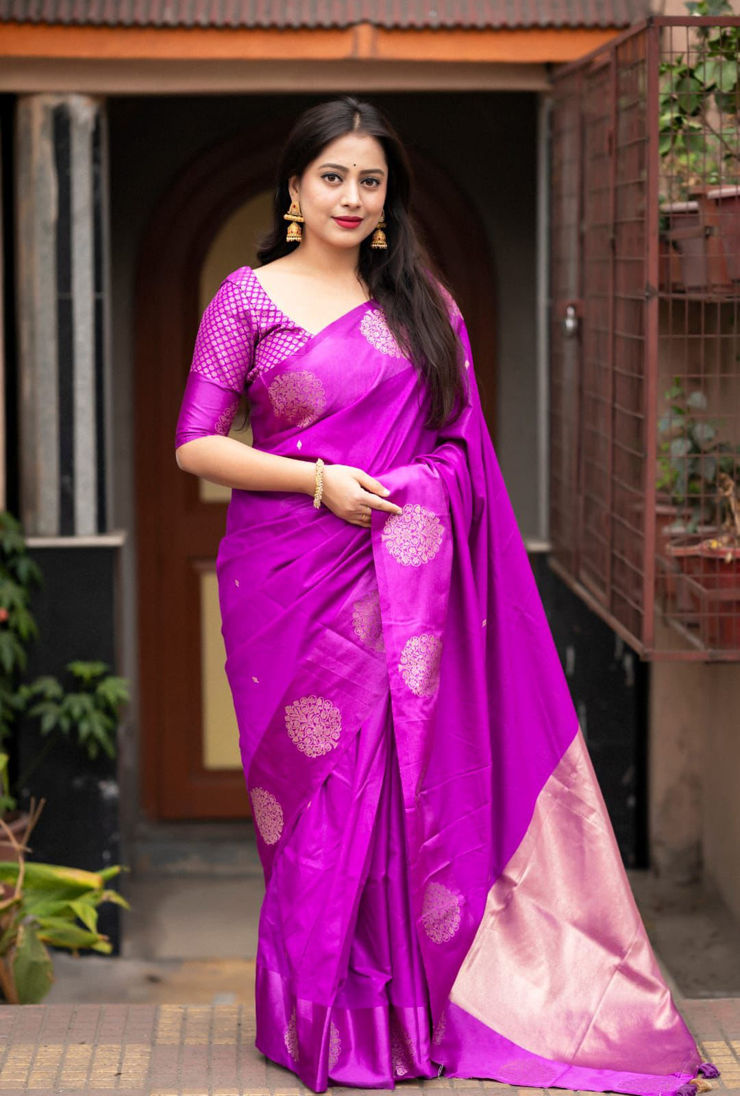 new trending pattern in soft silk woven saree for women