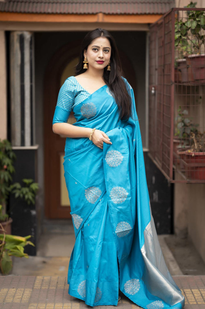 new trending pattern in soft silk woven saree for women